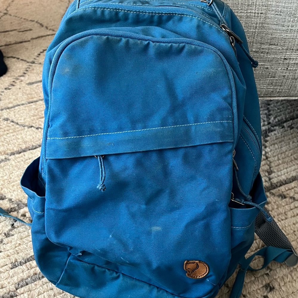 Very loved Fjallraven backpack - G1000 Raven 20